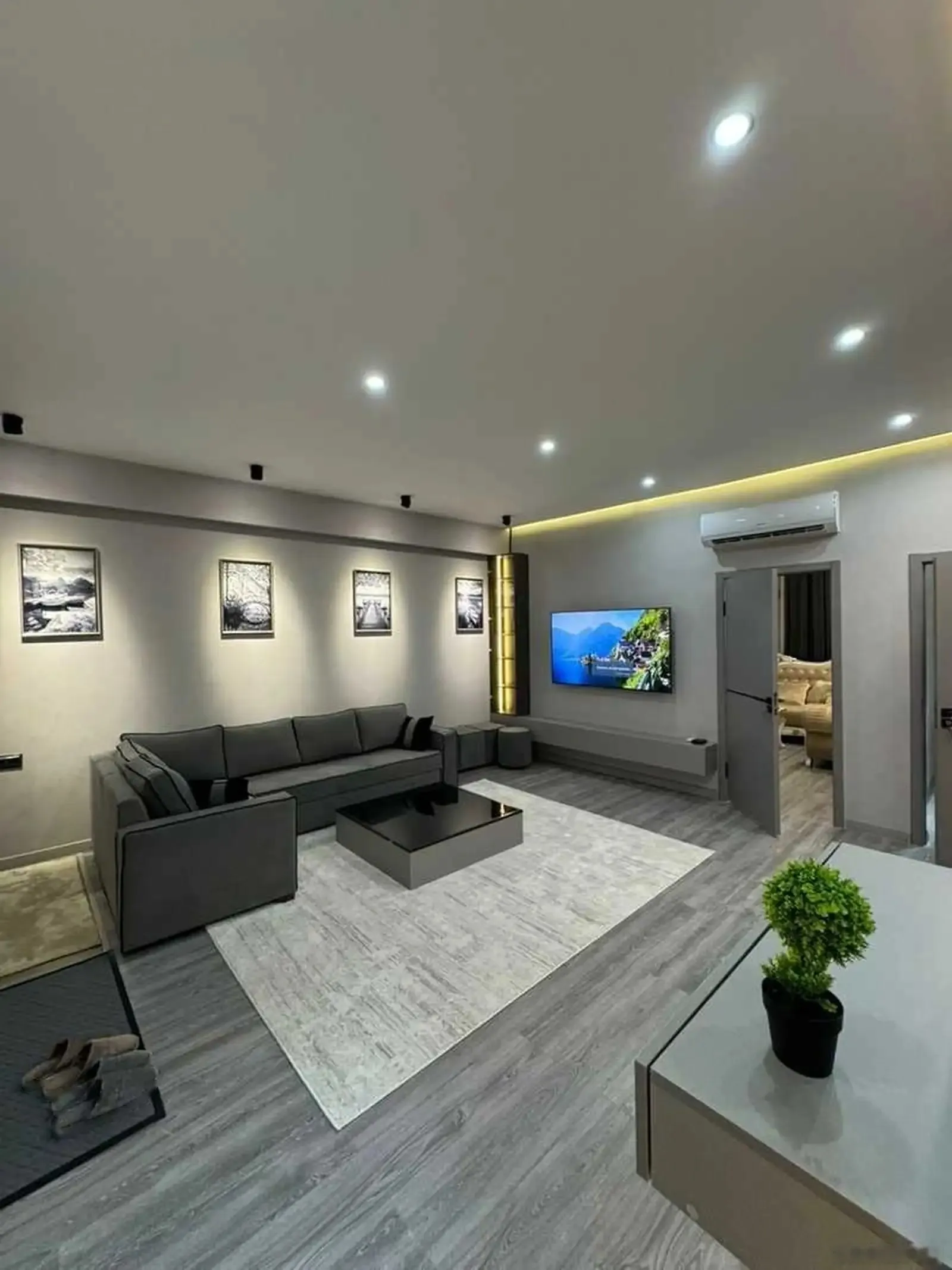 2-комн. квартира, 18 этаж, 80м², голубой экран