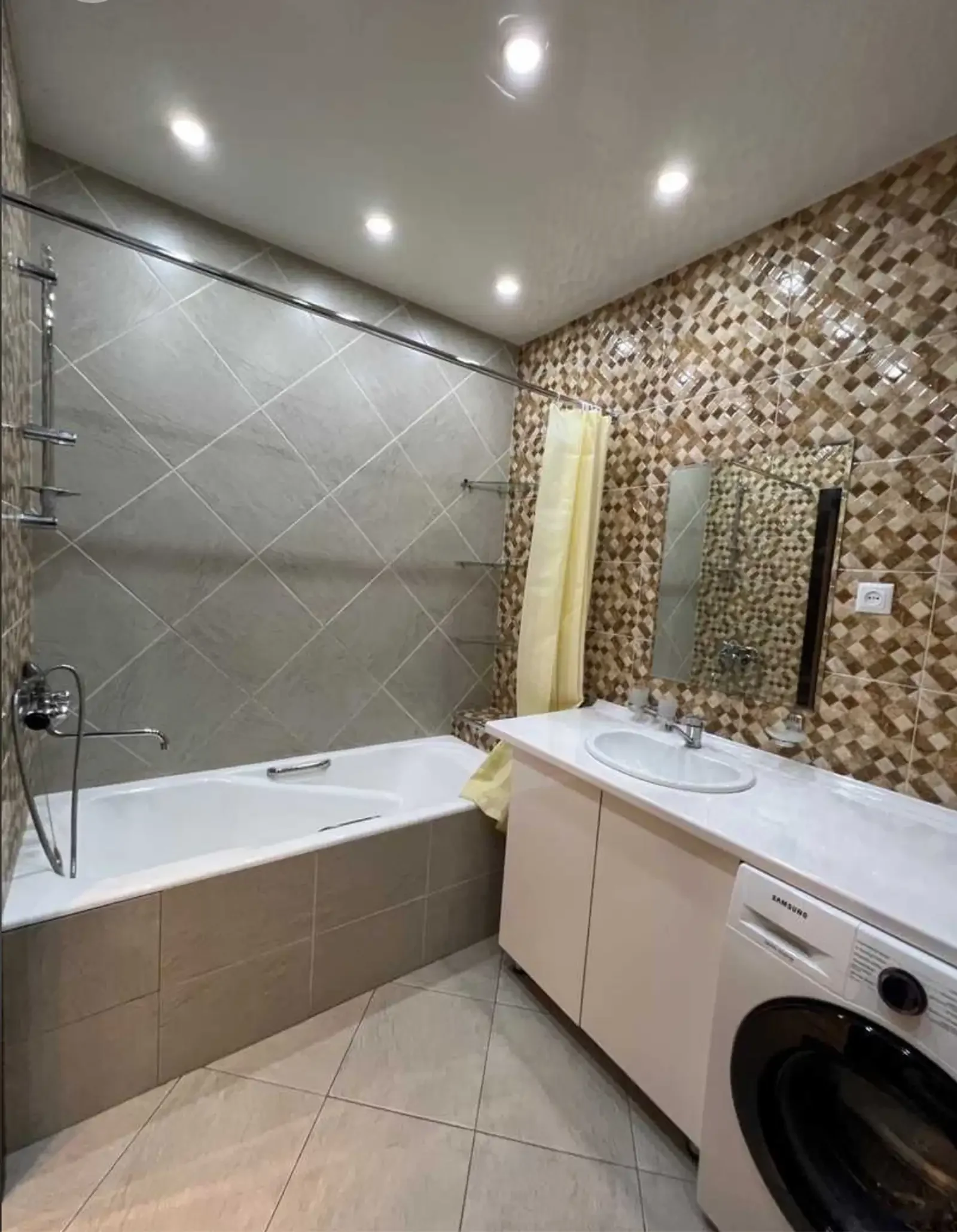 2-комн. квартира, 9 этаж, 90м², Профсоюз