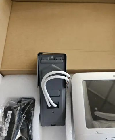 Видеодомофон Hikvision DS-KIS 203
