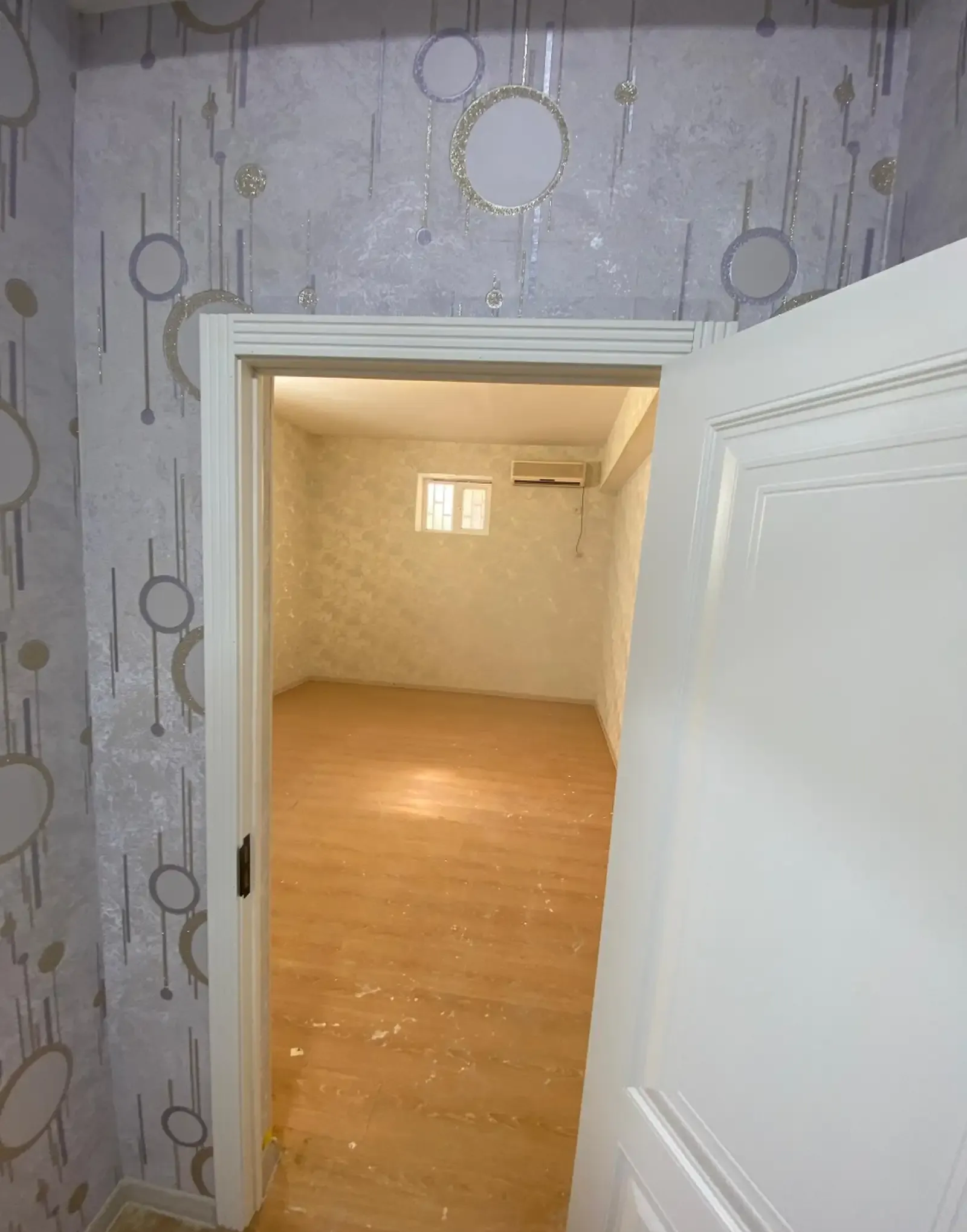 2-комн. квартира, Цокольный этаж, 68 м², Гипразем борбад 93