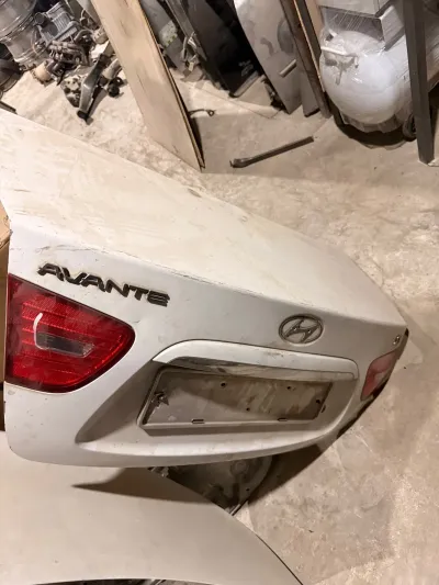 Крышка багажника на Hyundai Avante 2006-2010