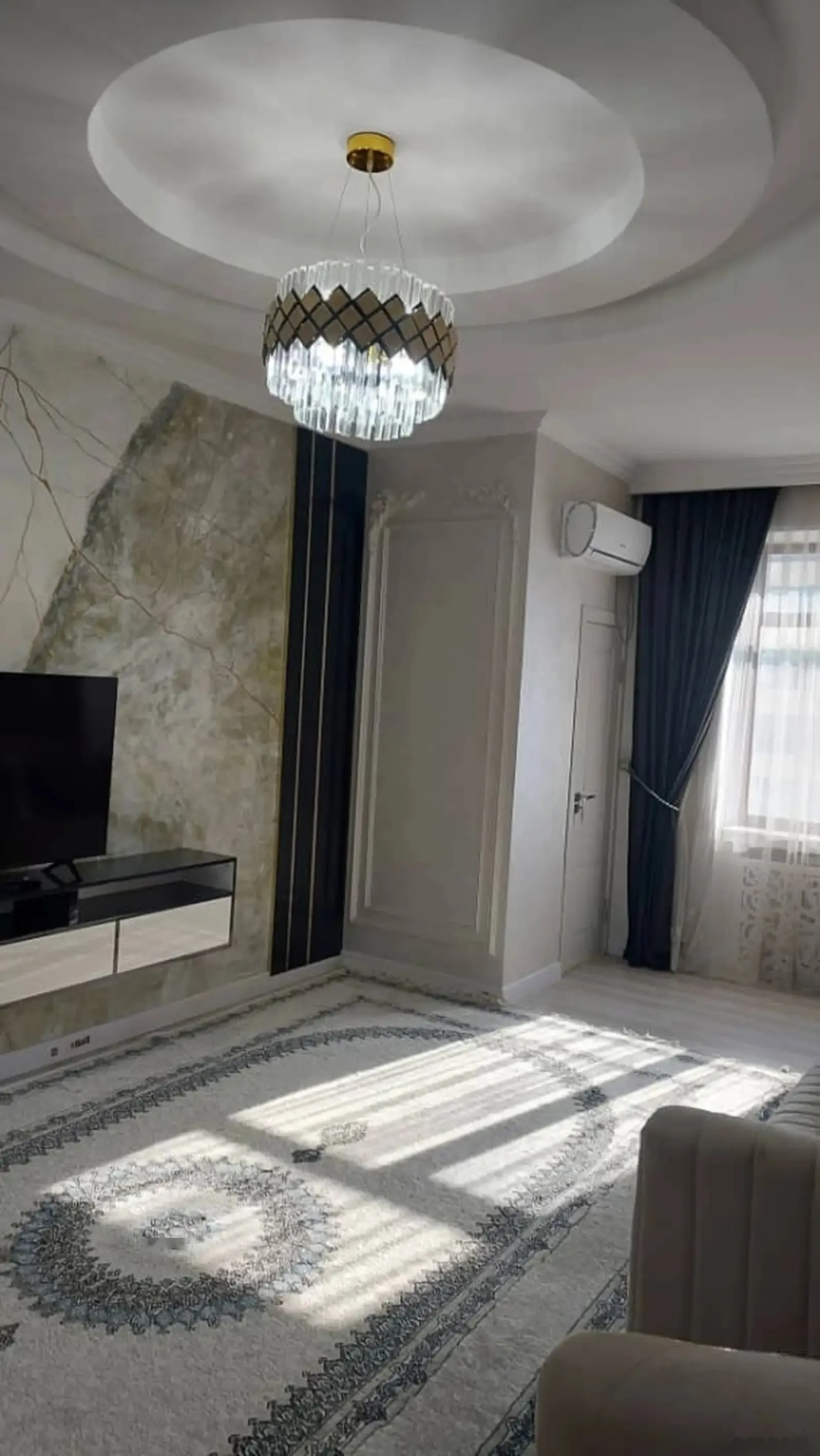 2-комн. квартира, 3 этаж, 70м², голубой экран