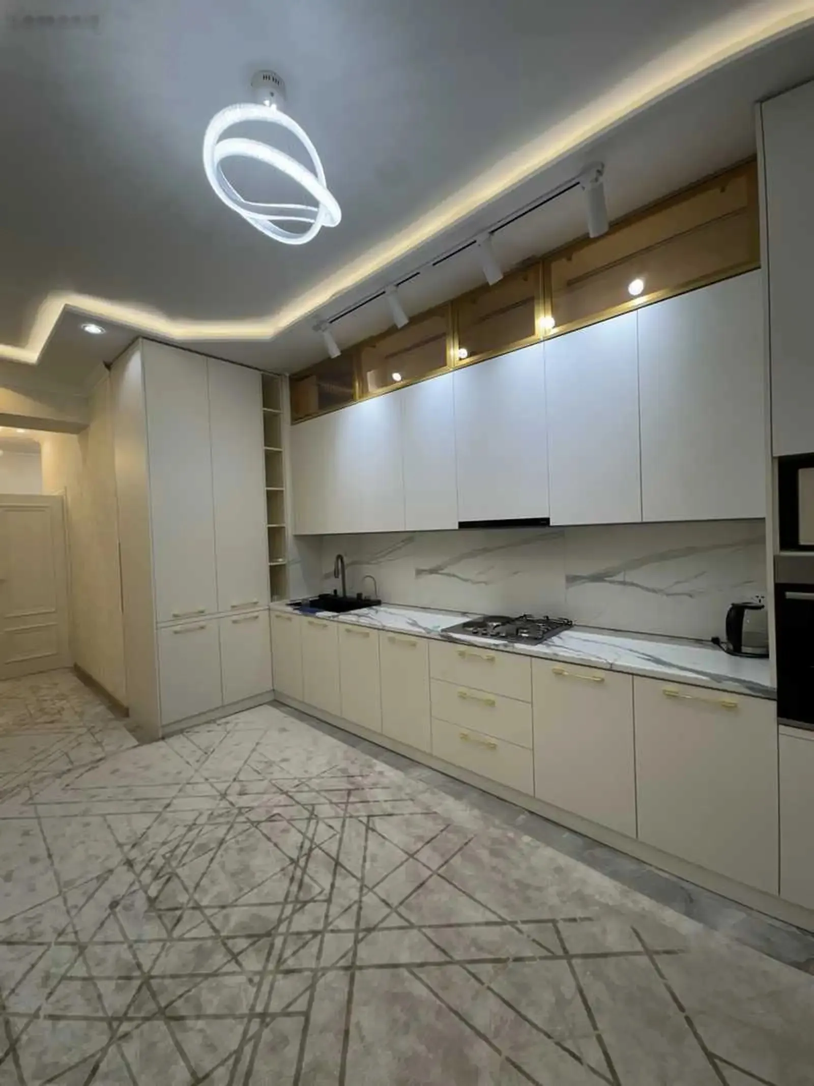 3-комн. квартира, 4 этаж, 90м², Сино