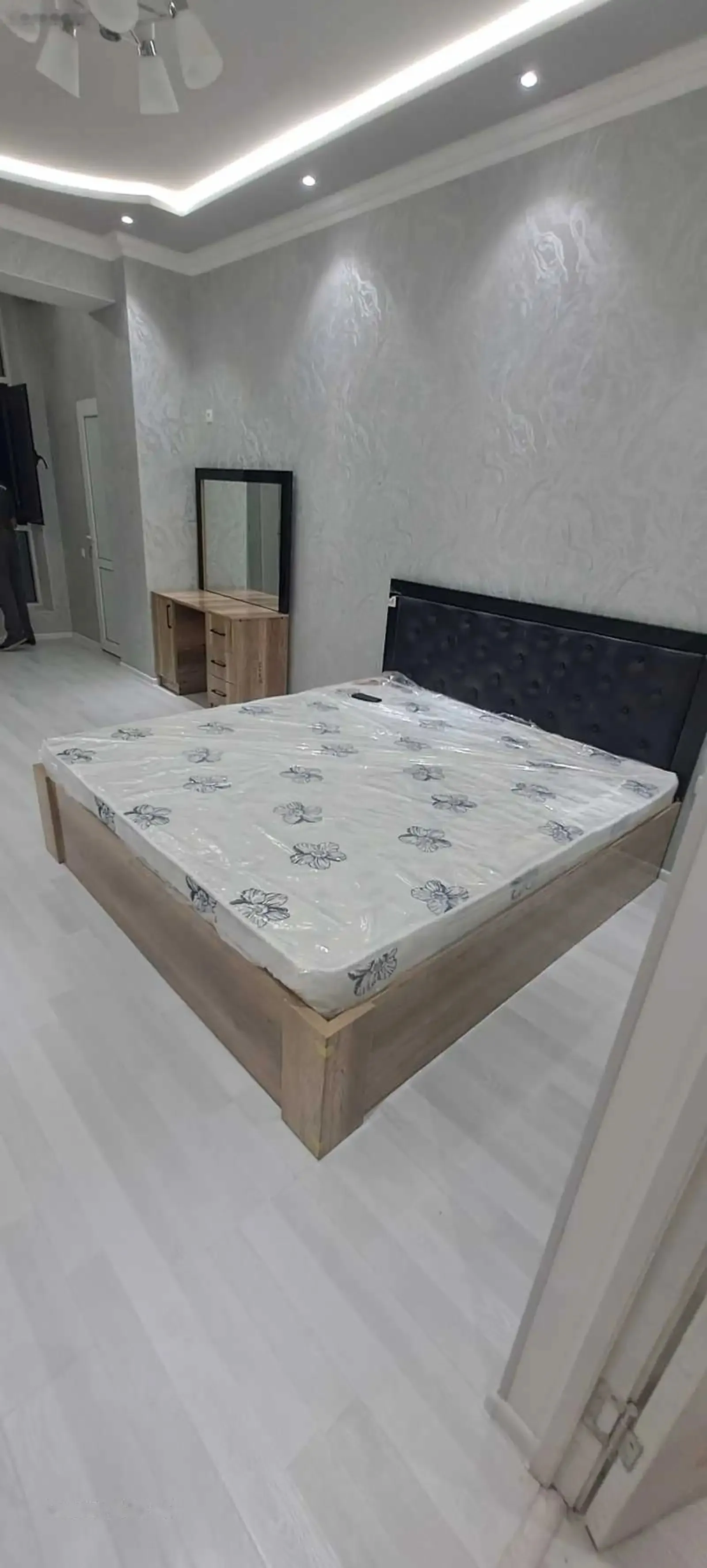 2-комн. квартира, 13 этаж, 75м², голубой экран