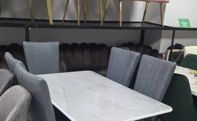 Стол со стульями