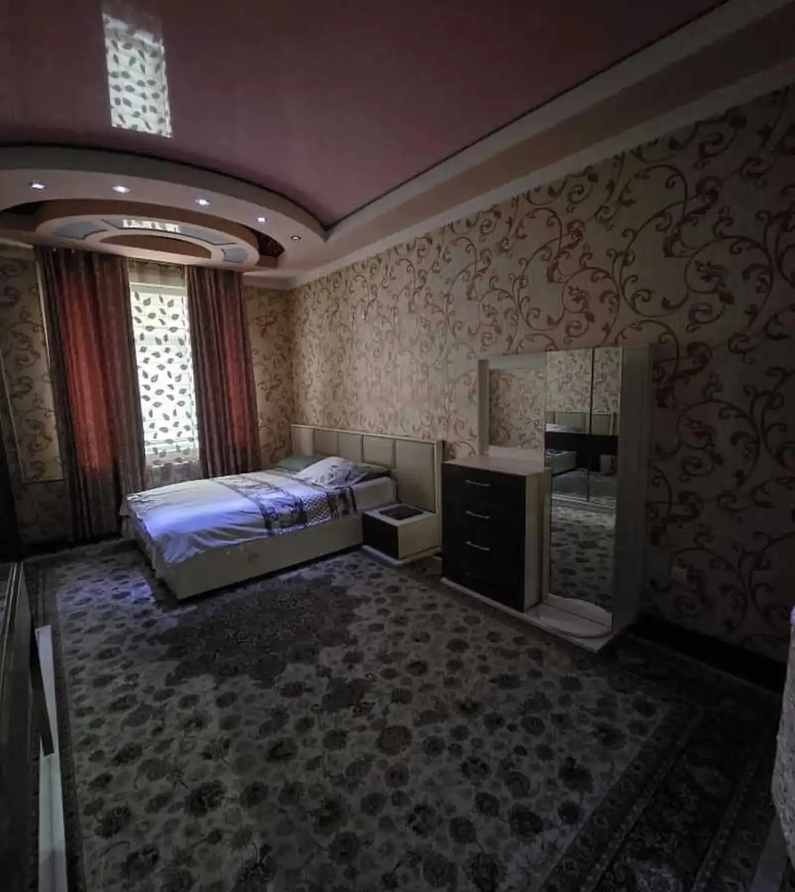 3-комн. квартира, 2 этаж, 130м², роддом