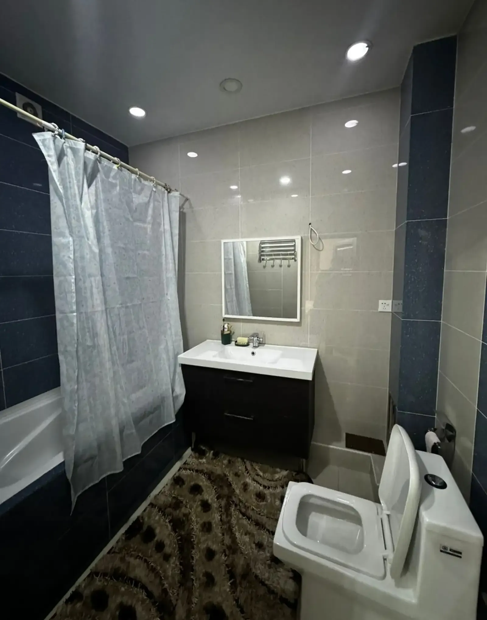 3-комн. квартира, 3 этаж, 102м², Рестарании Шаҳри сабз
