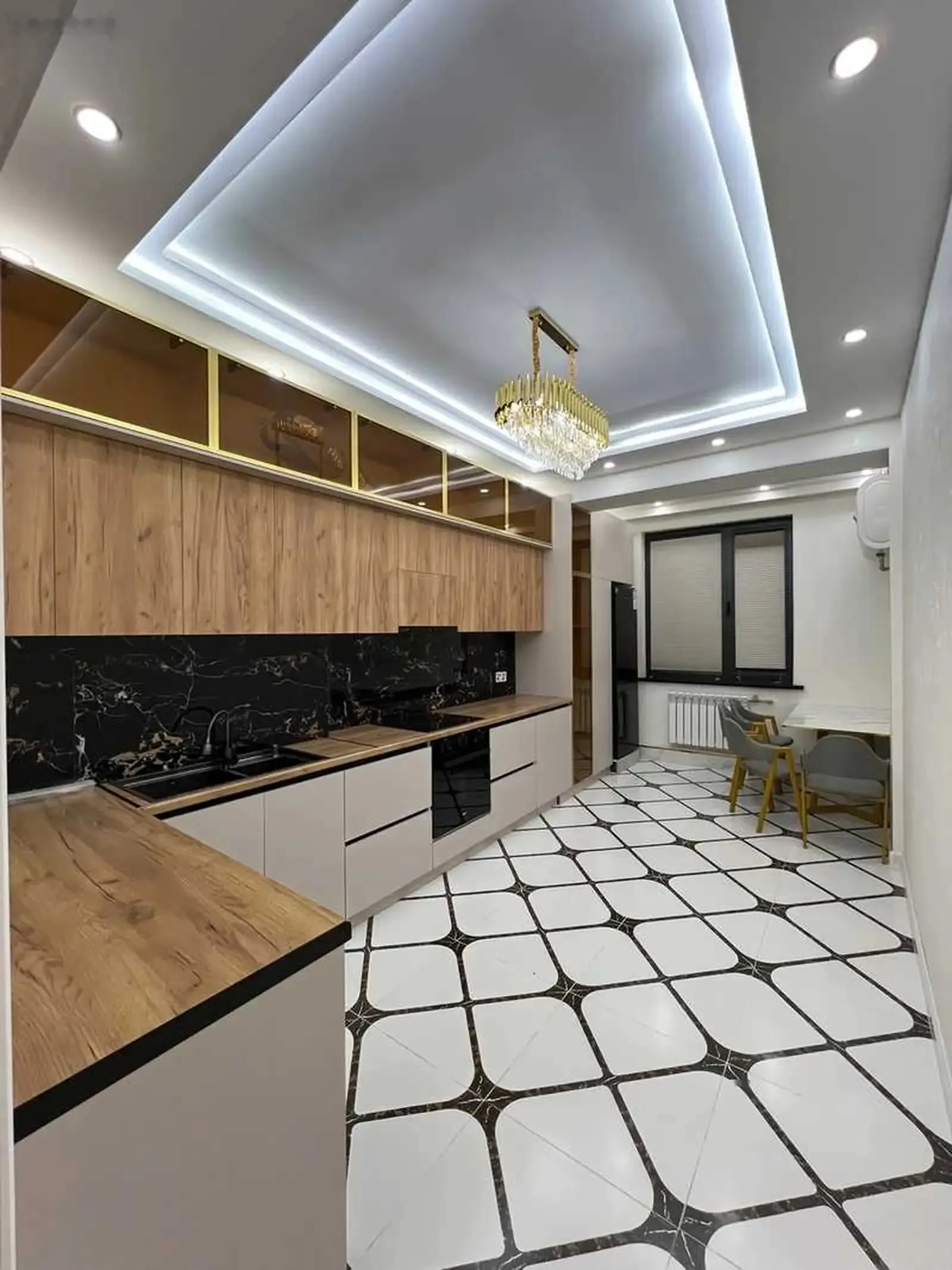 4-комн. квартира, 3 этаж, 138м², 102 мкр, пушти ресторани Шахриёр