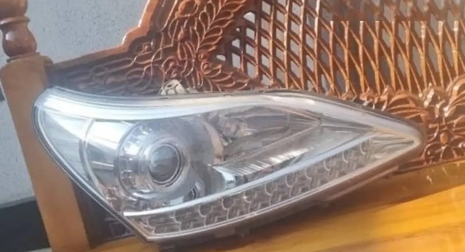 Фара от Hyundai Equus