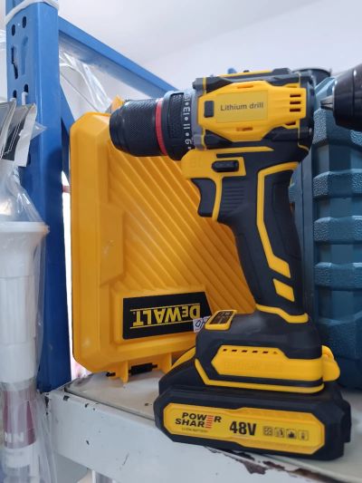 Шуруповëрт Dewalt