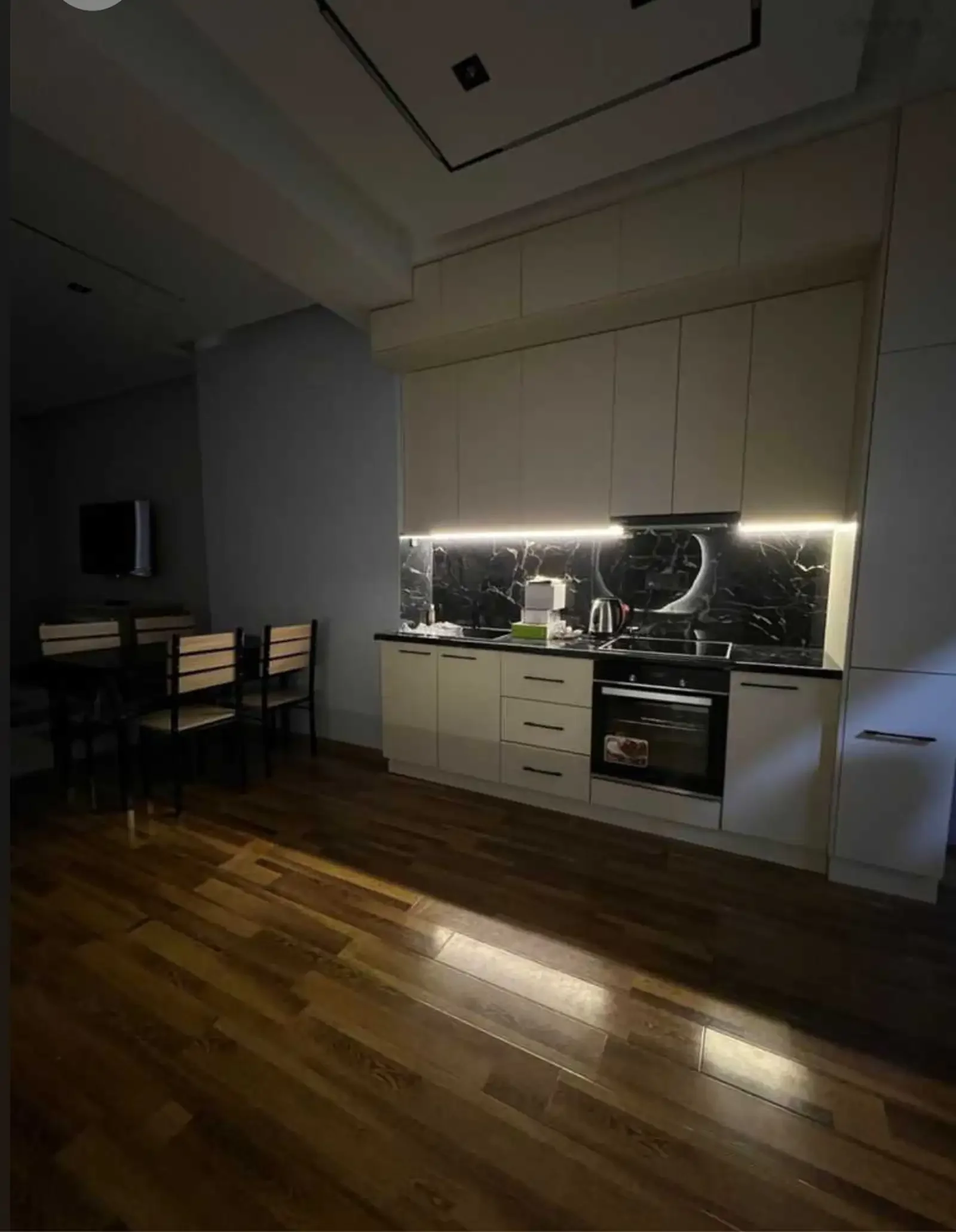 1-комн. квартира, 17 этаж, 52 м², Хилтон