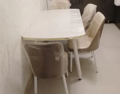 Стол и стулья