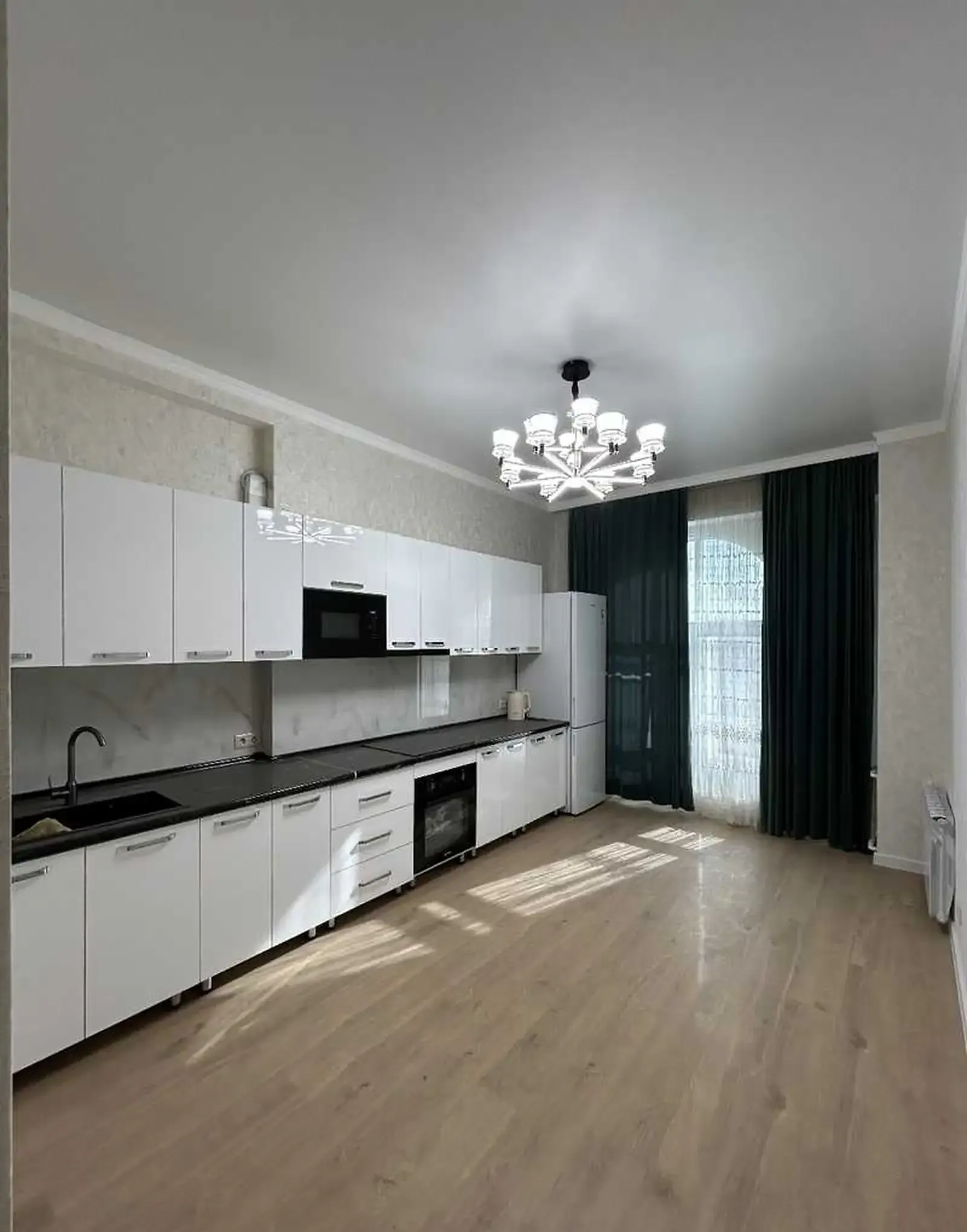 2-комн. квартира, 16 этаж, 100м²,  Гостиница HILTON