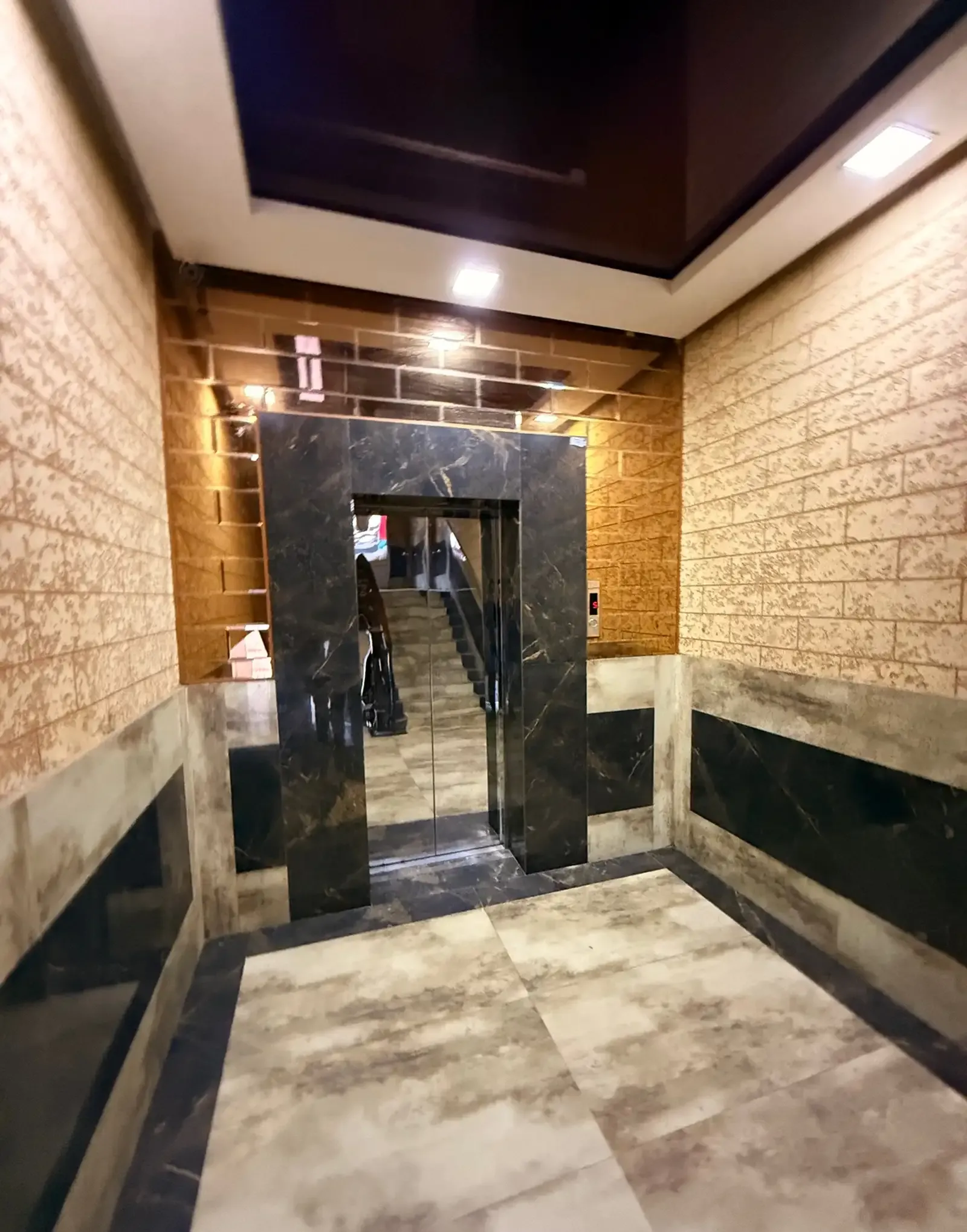 3-комн. квартира, 5 этаж, 97 м², ресторан Гулдаста, 92мкр, кафе Суман