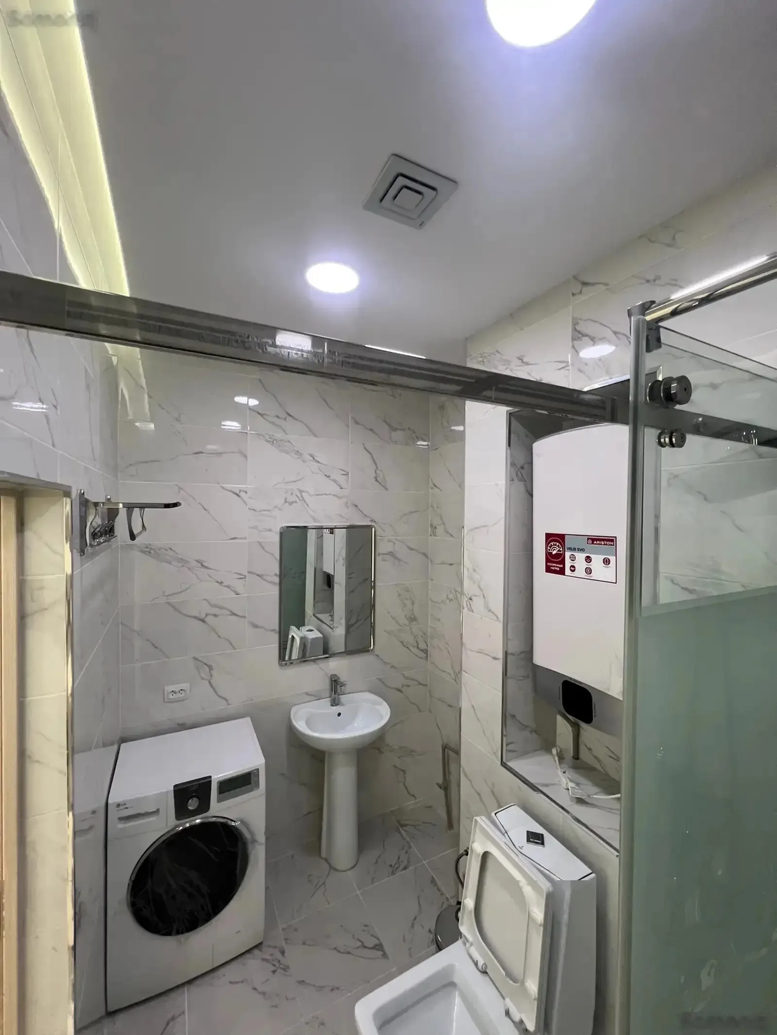 2-комн. квартира, 4 этаж, 97м², Шестопалов 2/3, ориентир Казинои Саидшох, доми Д/З Би 1 маркет