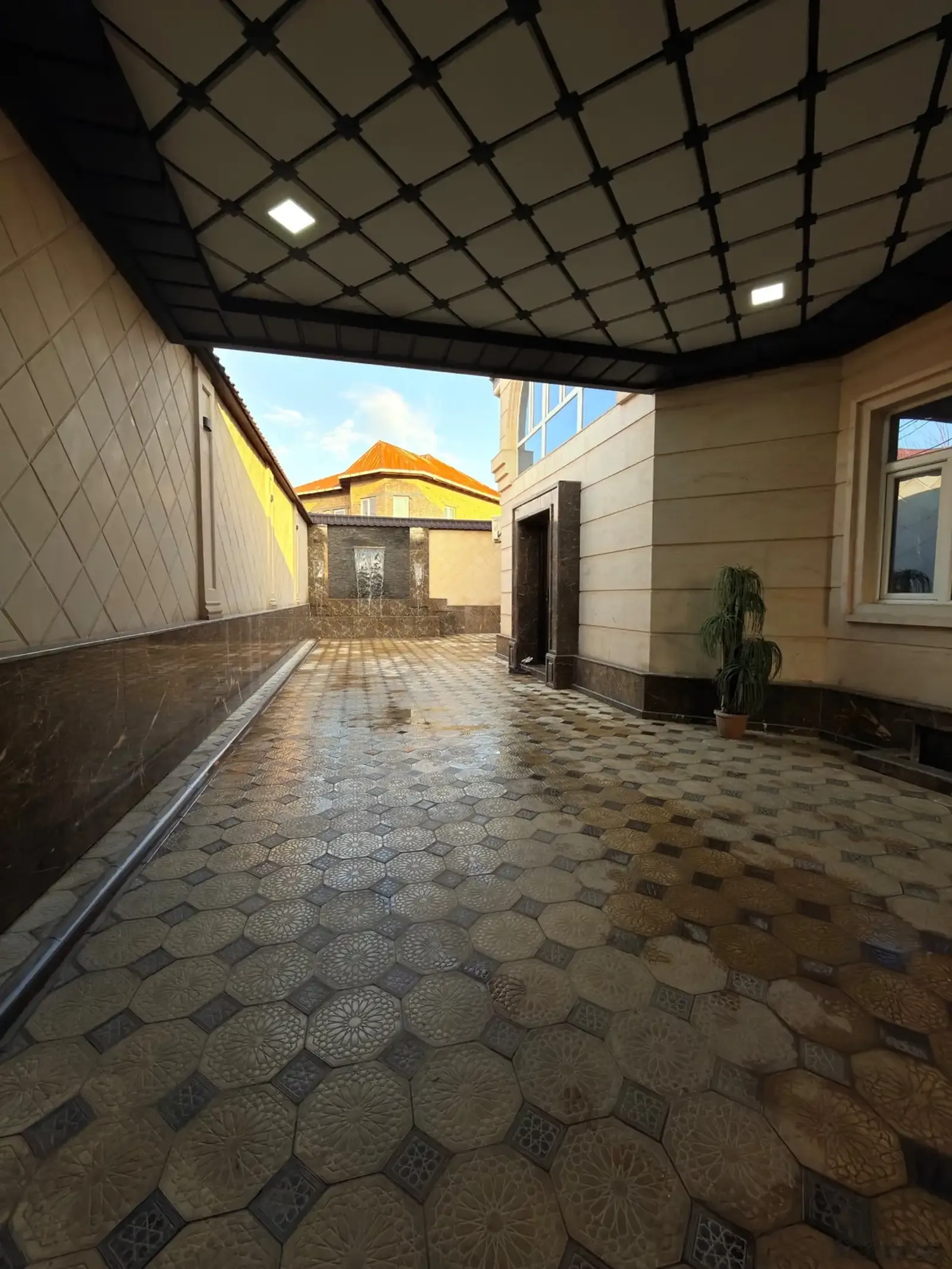 Дом, Ховарон ( 7км )