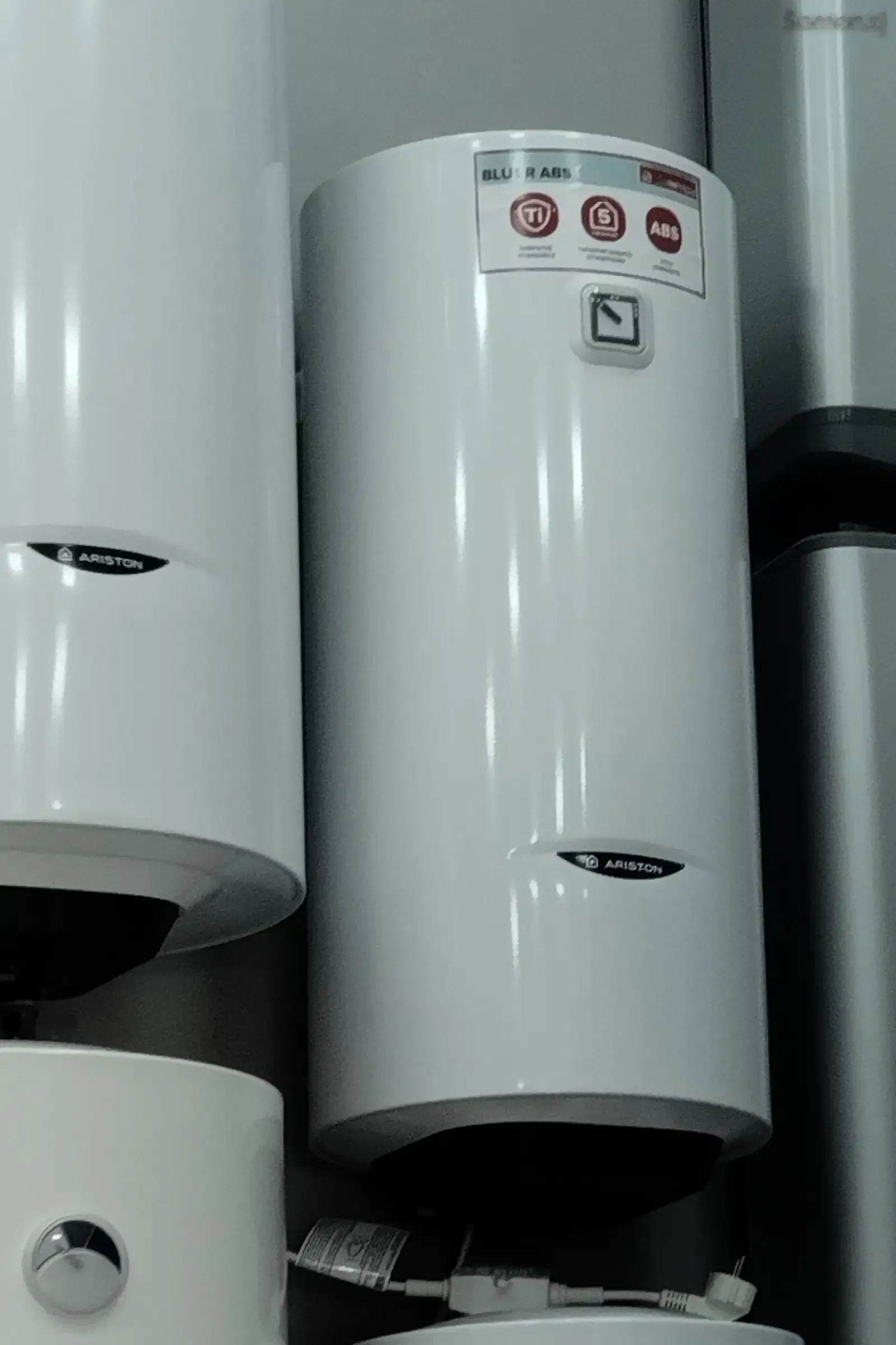 Водонагреватель Ariston 80л