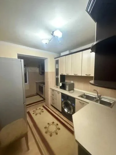 3-комн. квартира, 2 этаж, 70м², 103мкр