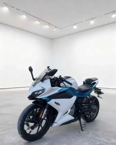 Мотоцикл CFMoto SR