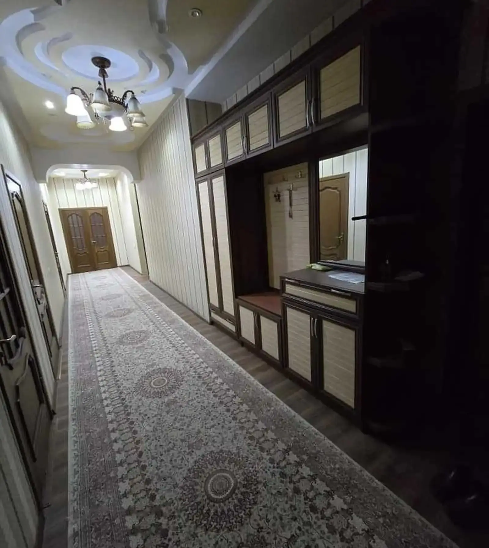 3-комн. квартира, 2 этаж, 130м², роддом