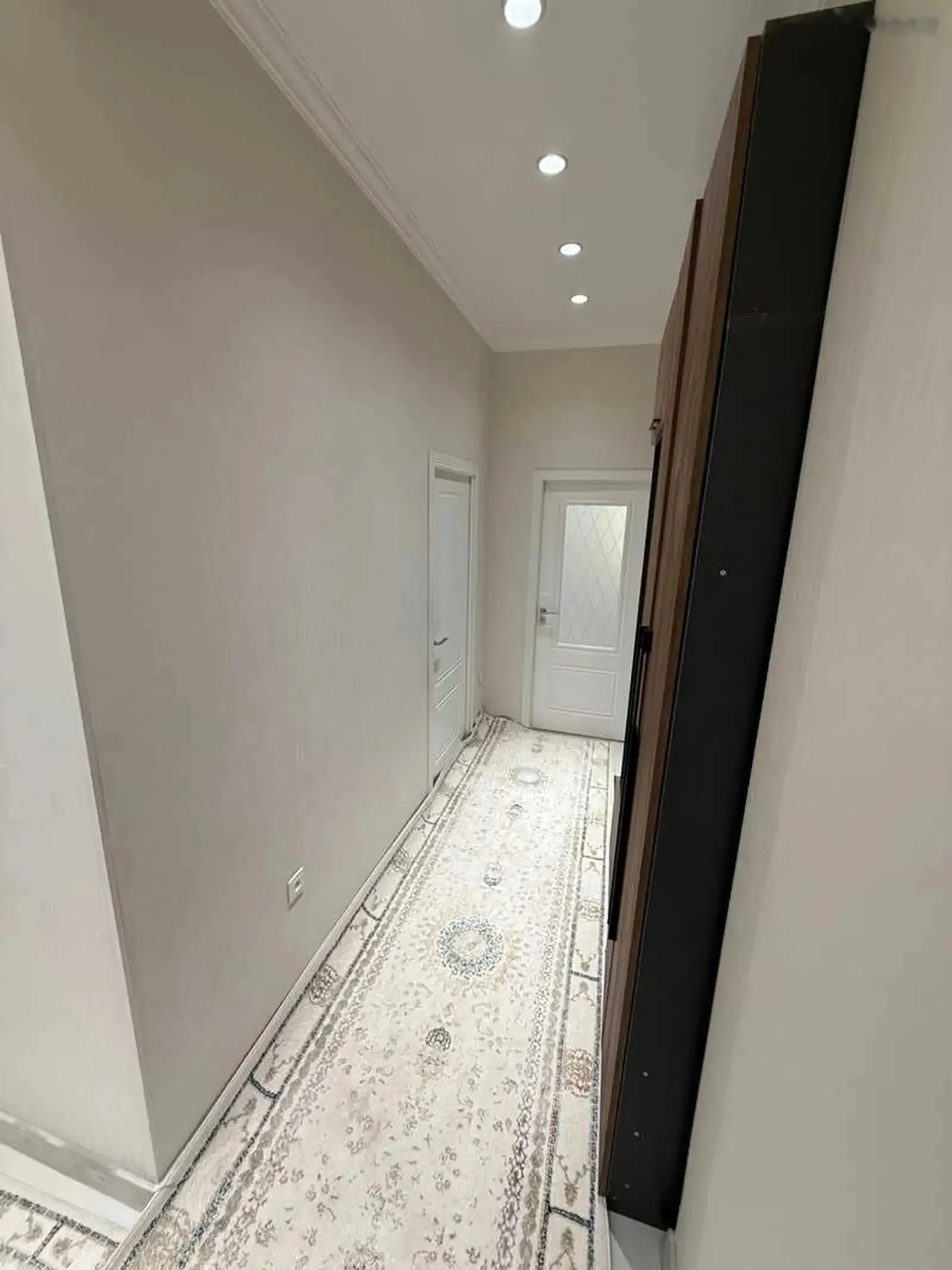2-комн. квартира, 12 этаж, 90м², Голубой экран