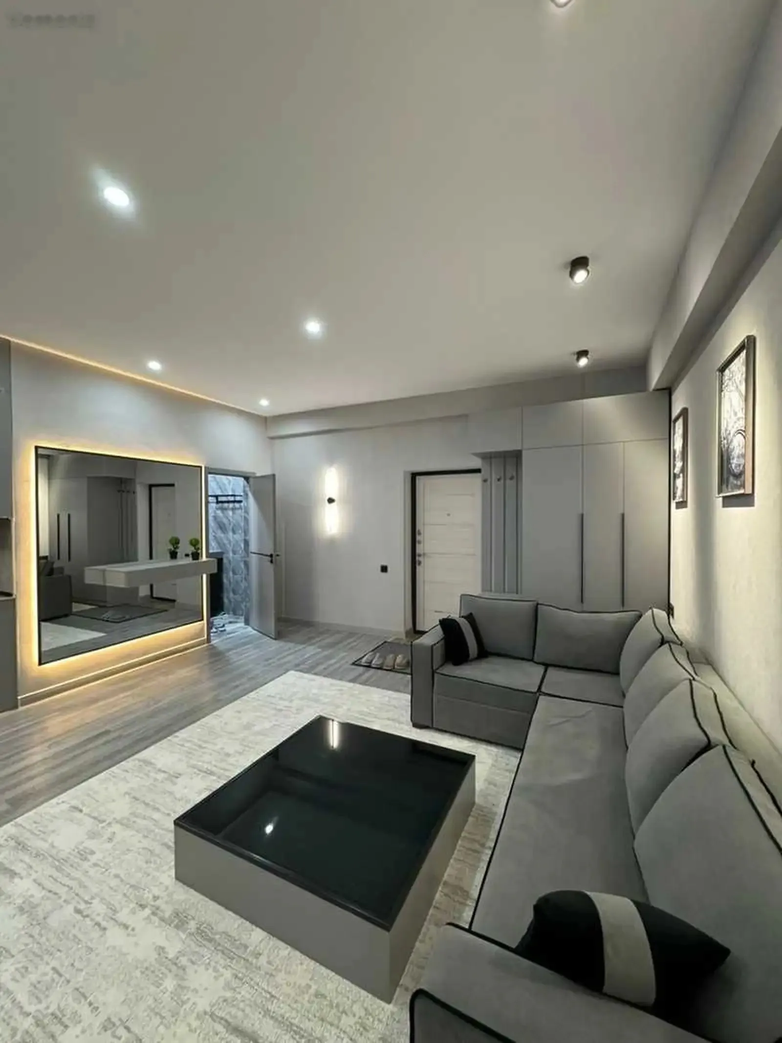 2-комн. квартира, 18 этаж, 80м², голубой экран