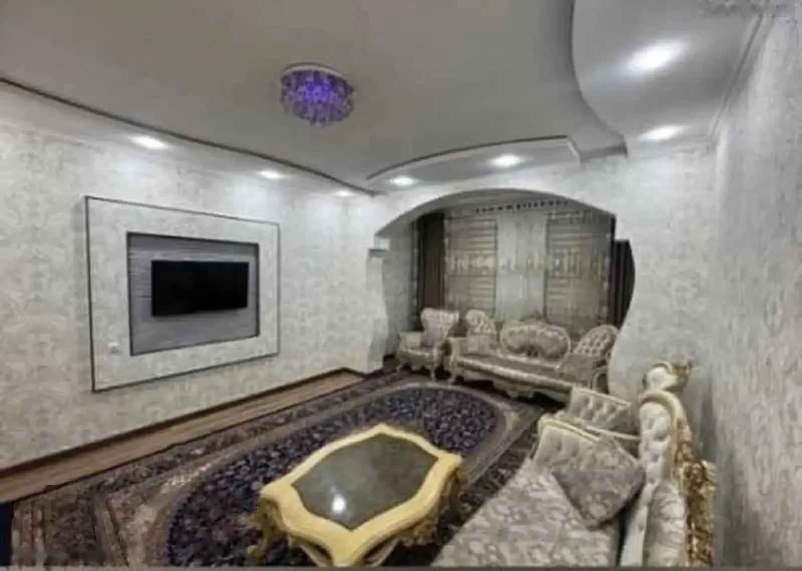 2-комн. квартира, 10 этаж, 72м², Голубой экран
