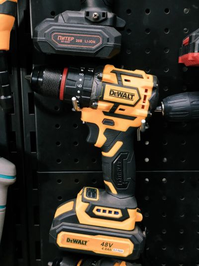 Шруповерт Dewalt