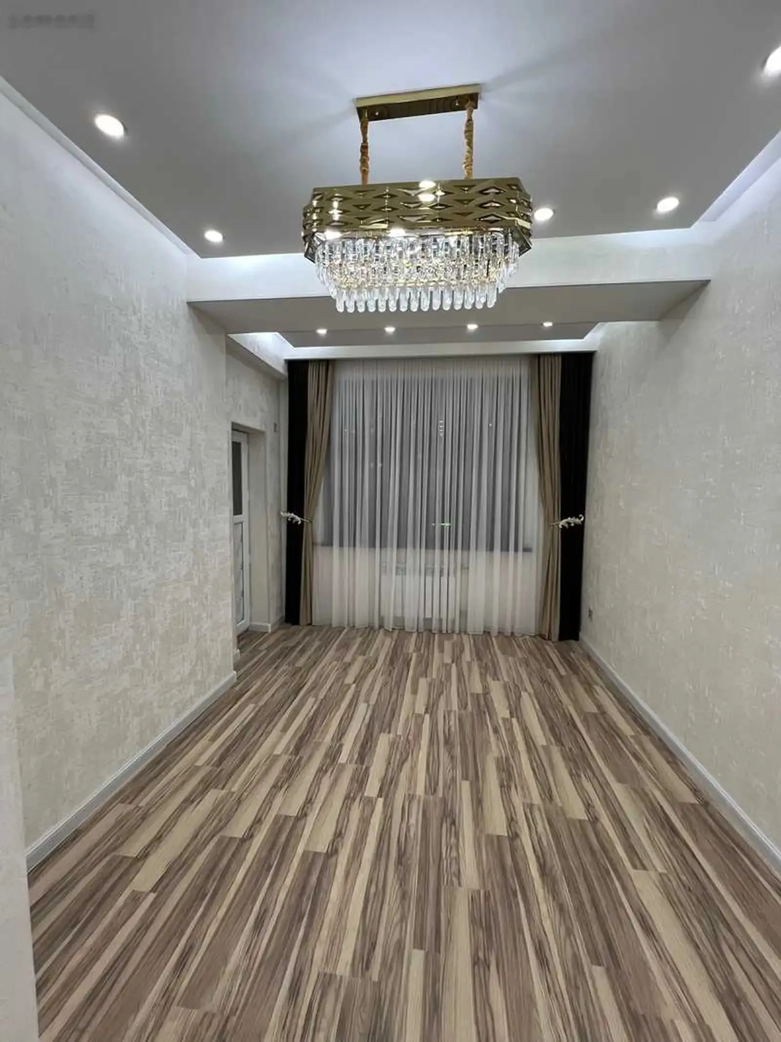 4-комн. квартира, 3 этаж, 138м², 102 мкр, пушти ресторани Шахриёр