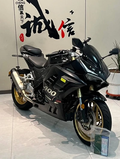 Мотоцикл Dugati 400 cc