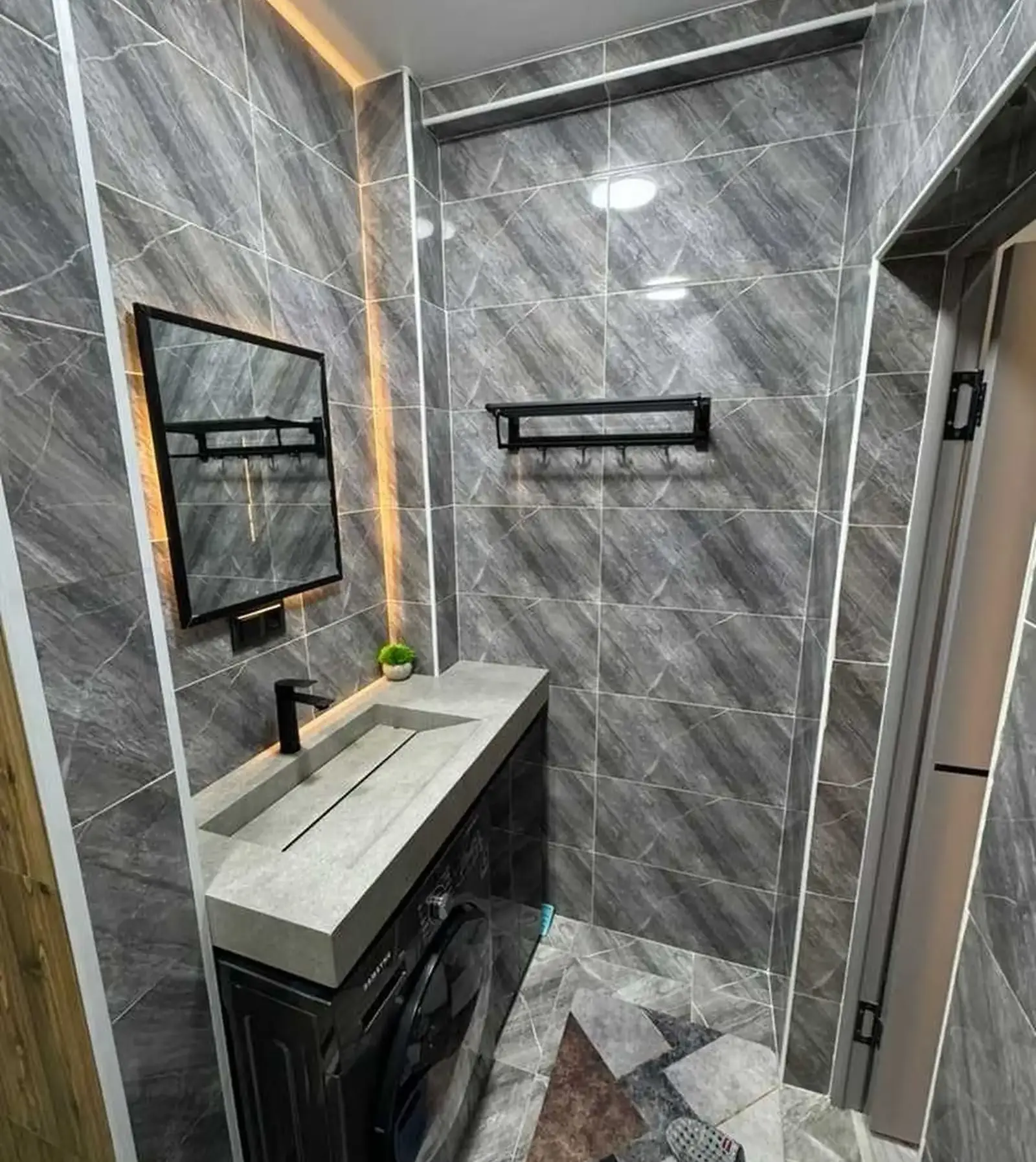 2-комн. квартира, 18 этаж, 80м², голубой экран