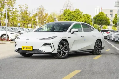 Geely Galaxy E8, 2025