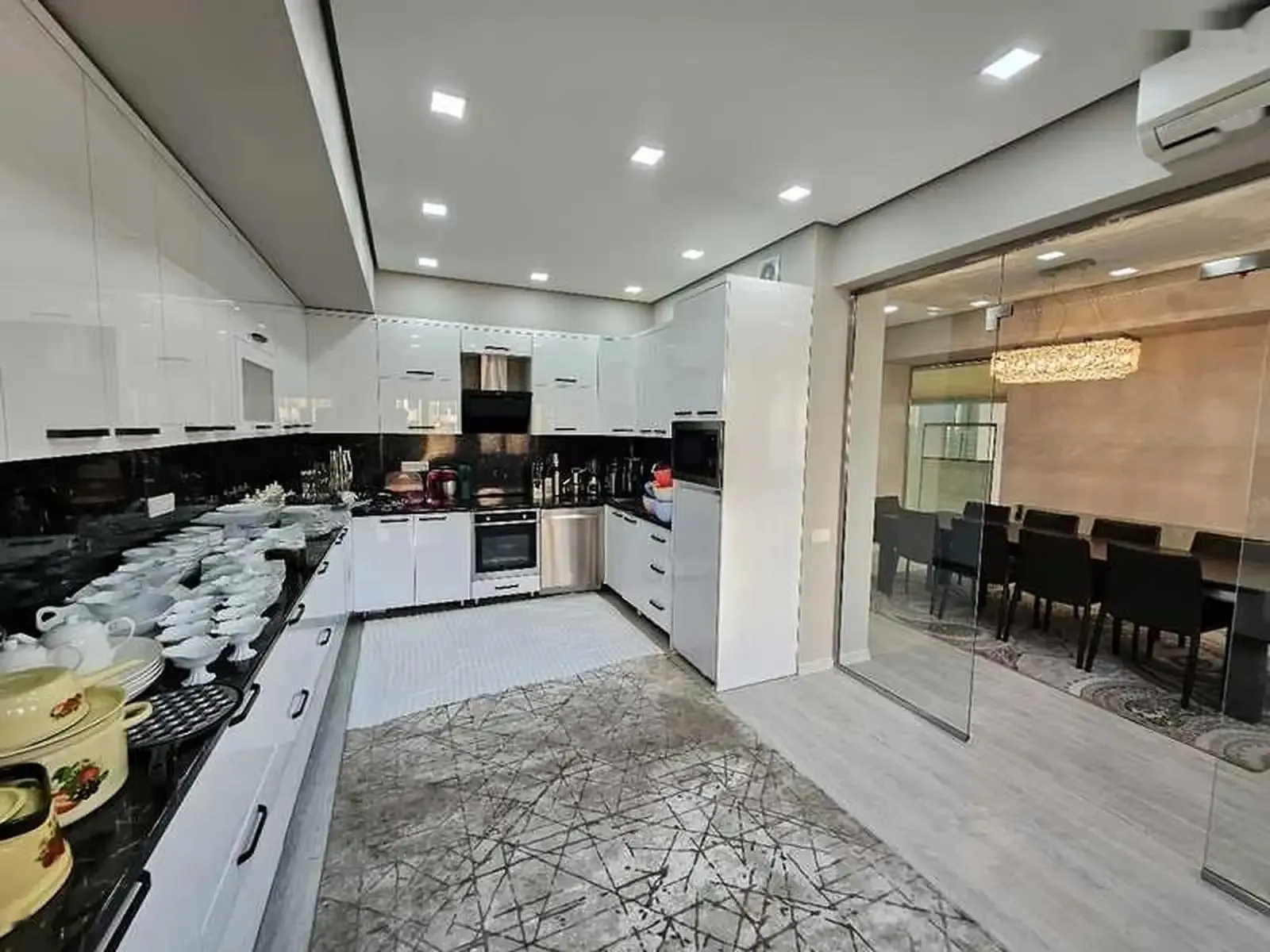 5-комн. квартира, 4 этаж, 240м², И.Сомони