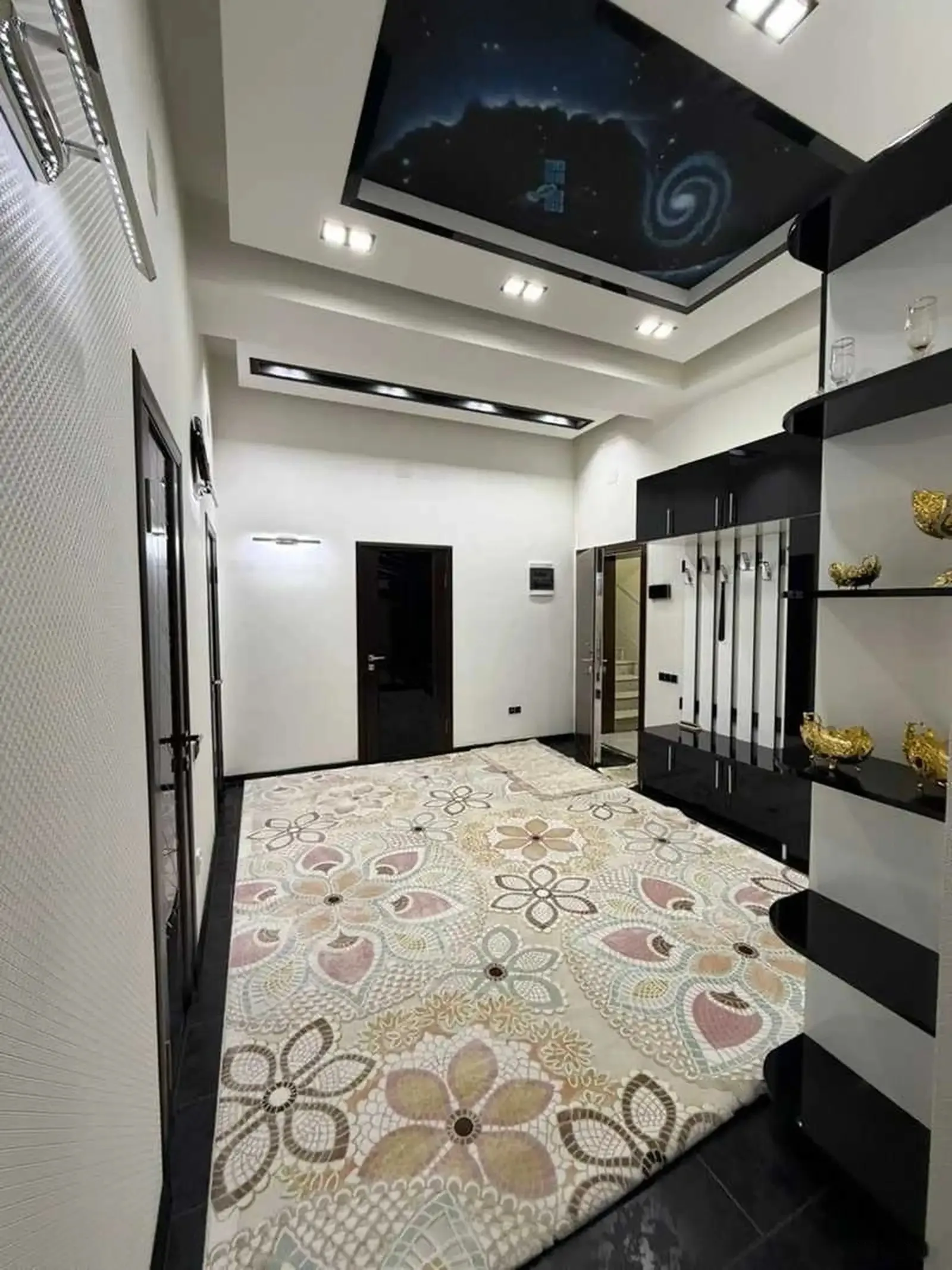 3-комн. квартира, 1 этаж, 160м², Сафо