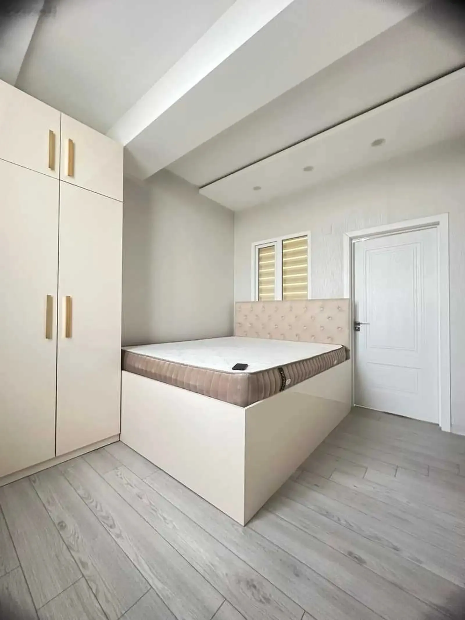 3-комн. квартира, 10 этаж, 77м², Аэропорт