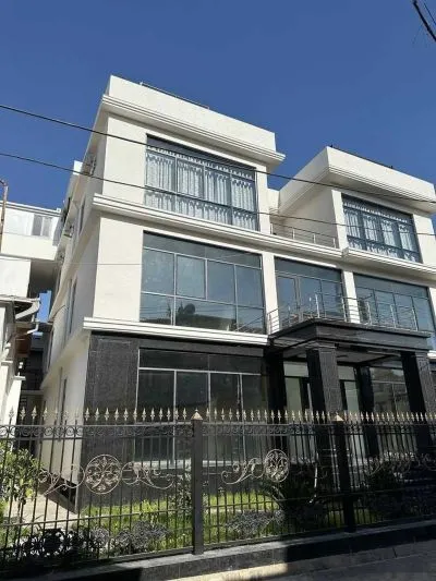 3-этажный, 16 комнатный дом, 1400 м², И.Сомони