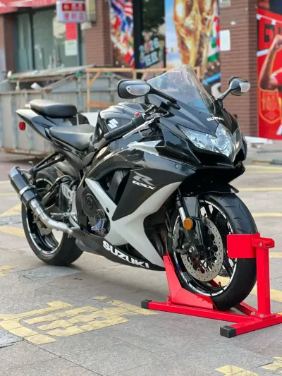 Мотоцикл Suzuki GSX750R