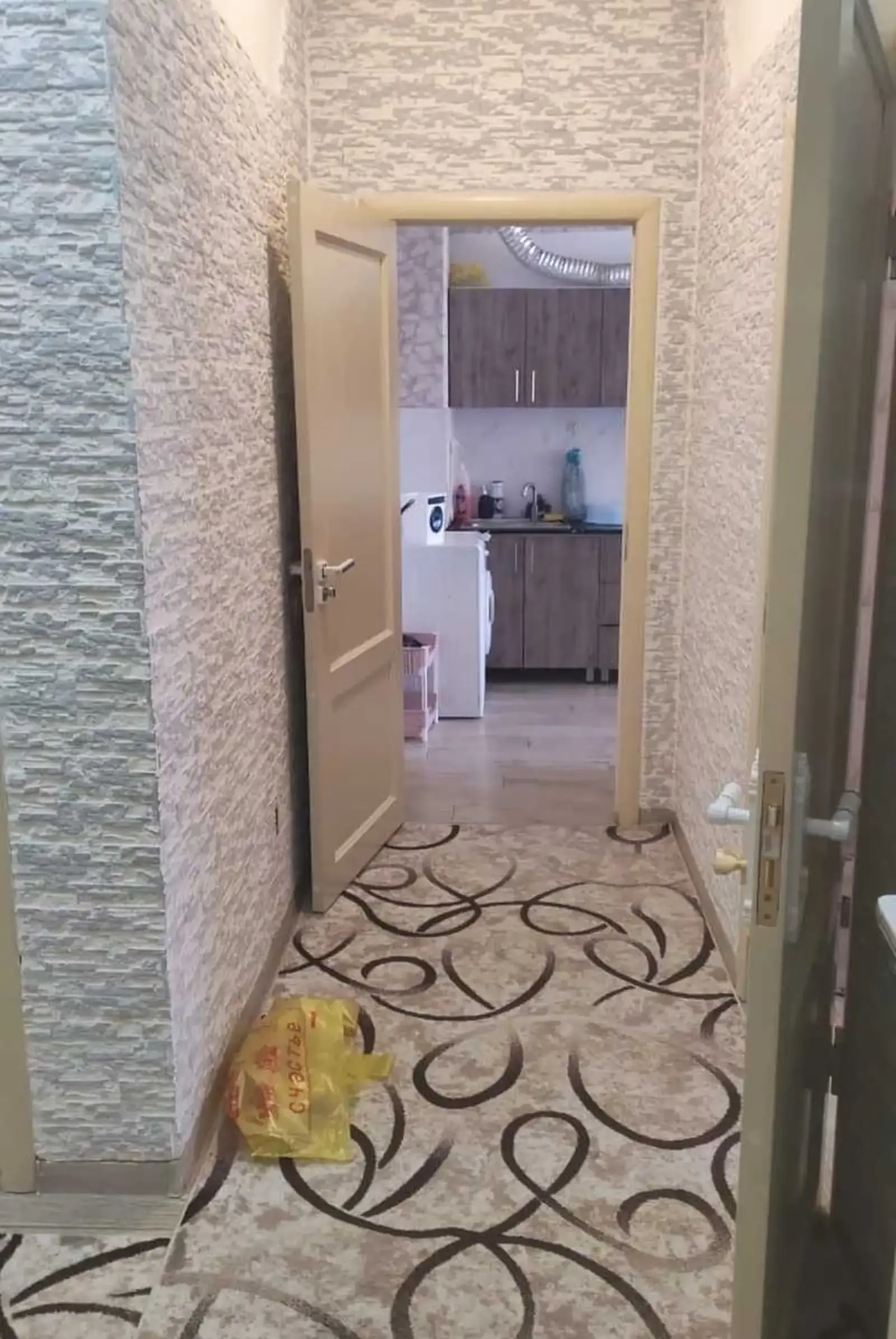 2-комн. квартира, 4 этаж, 75м², 82мкр