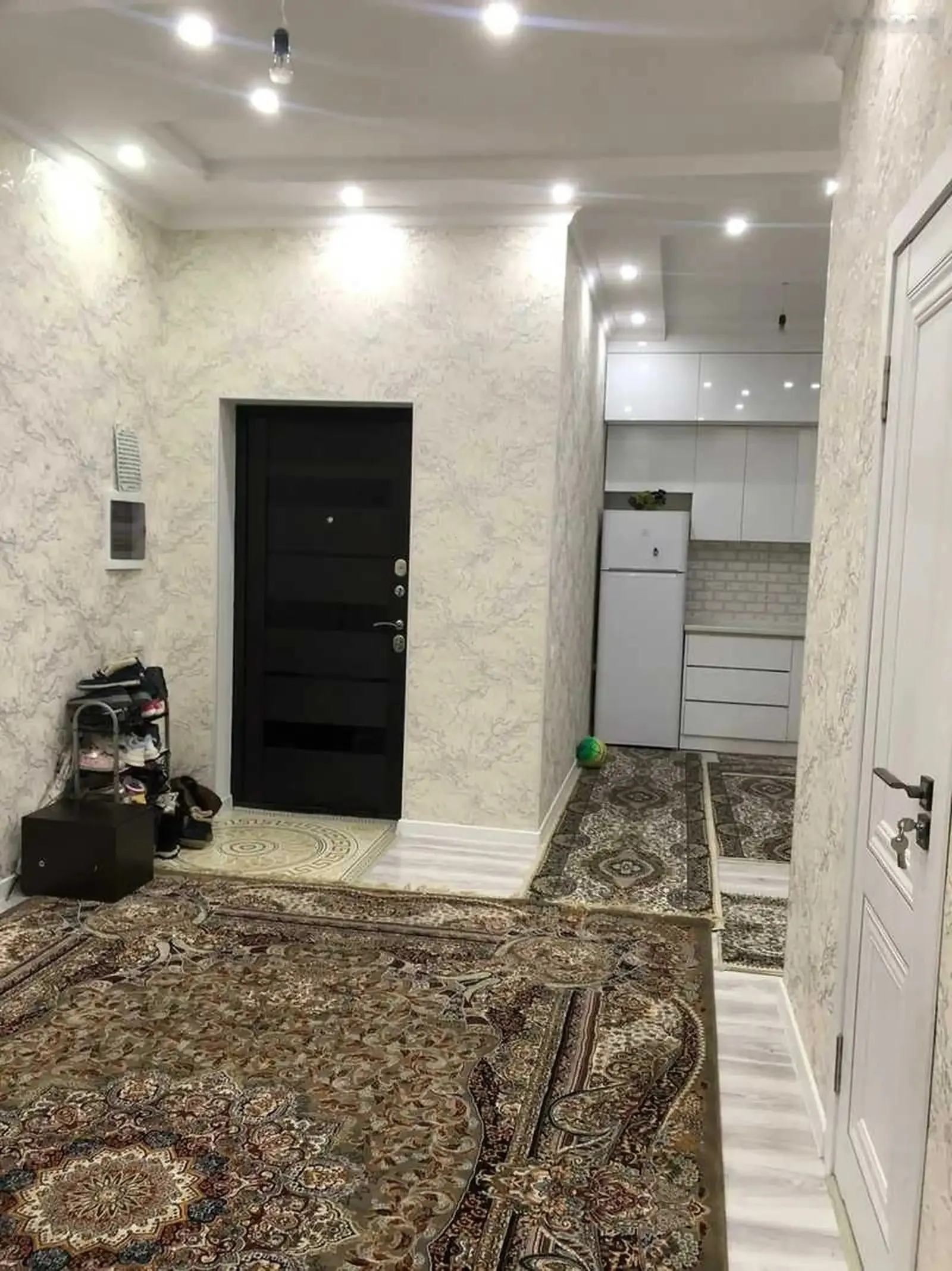 2-комн. квартира, 18 этаж, 80м², Шохмансур