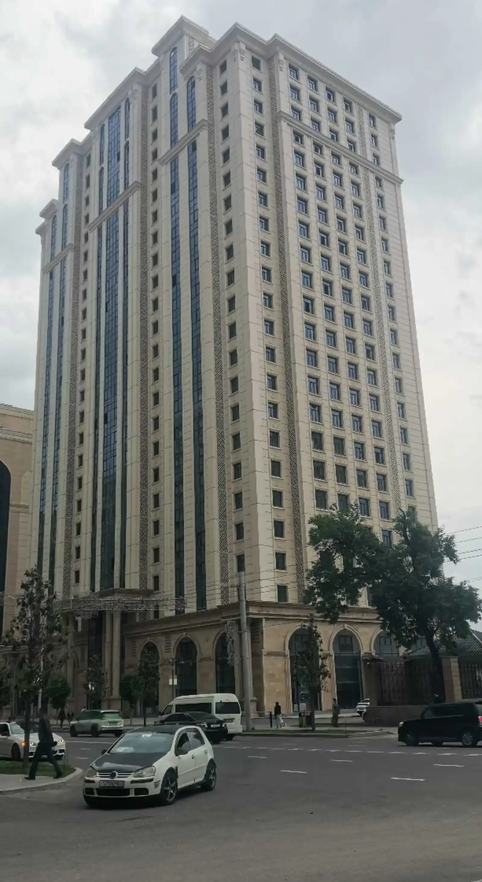 2-комн. квартира, 24 этаж, 58м², шохмансур назди гостиницаи HILTON