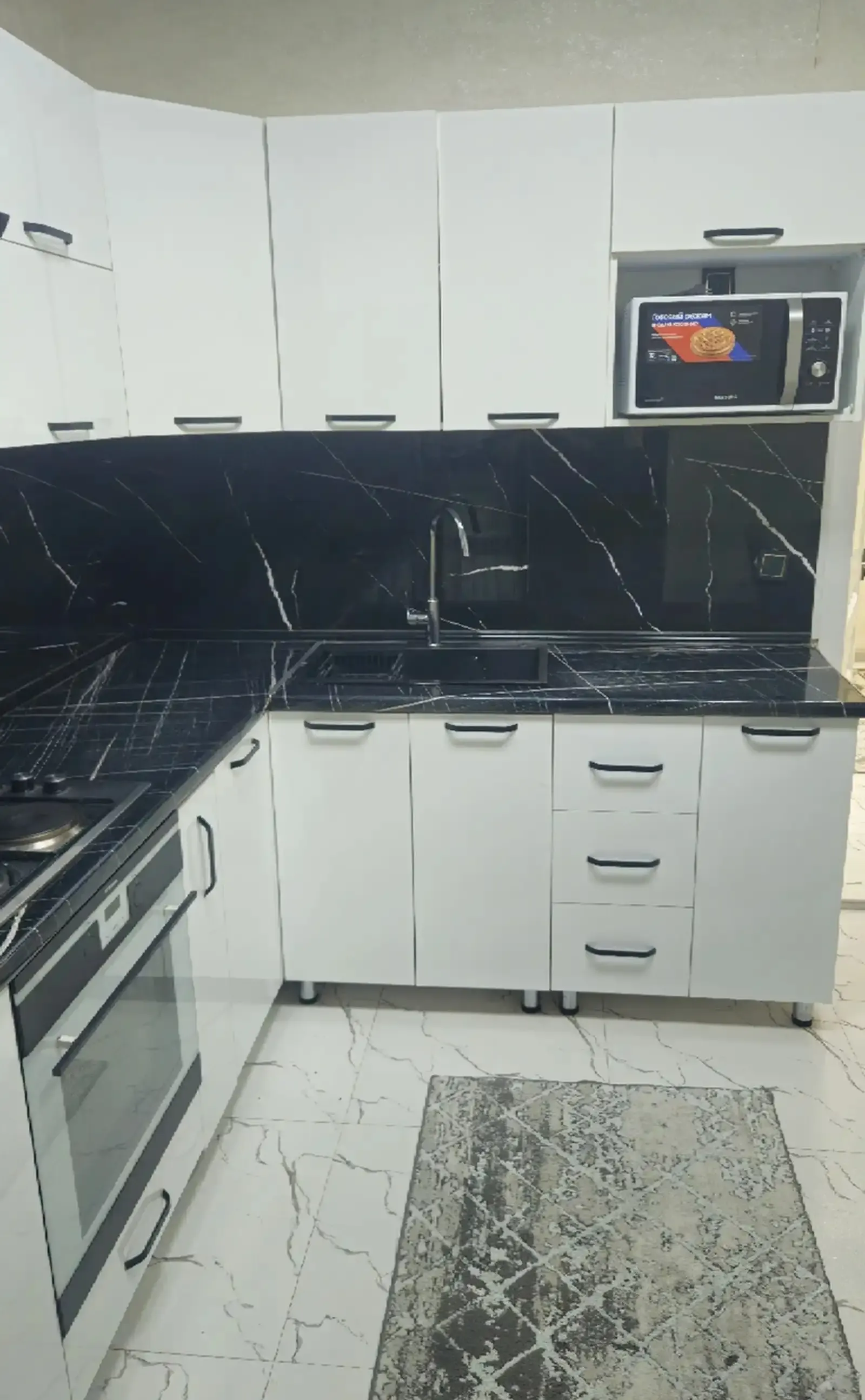 2-комн. квартира, 3 этаж, 75м², Голубой экран