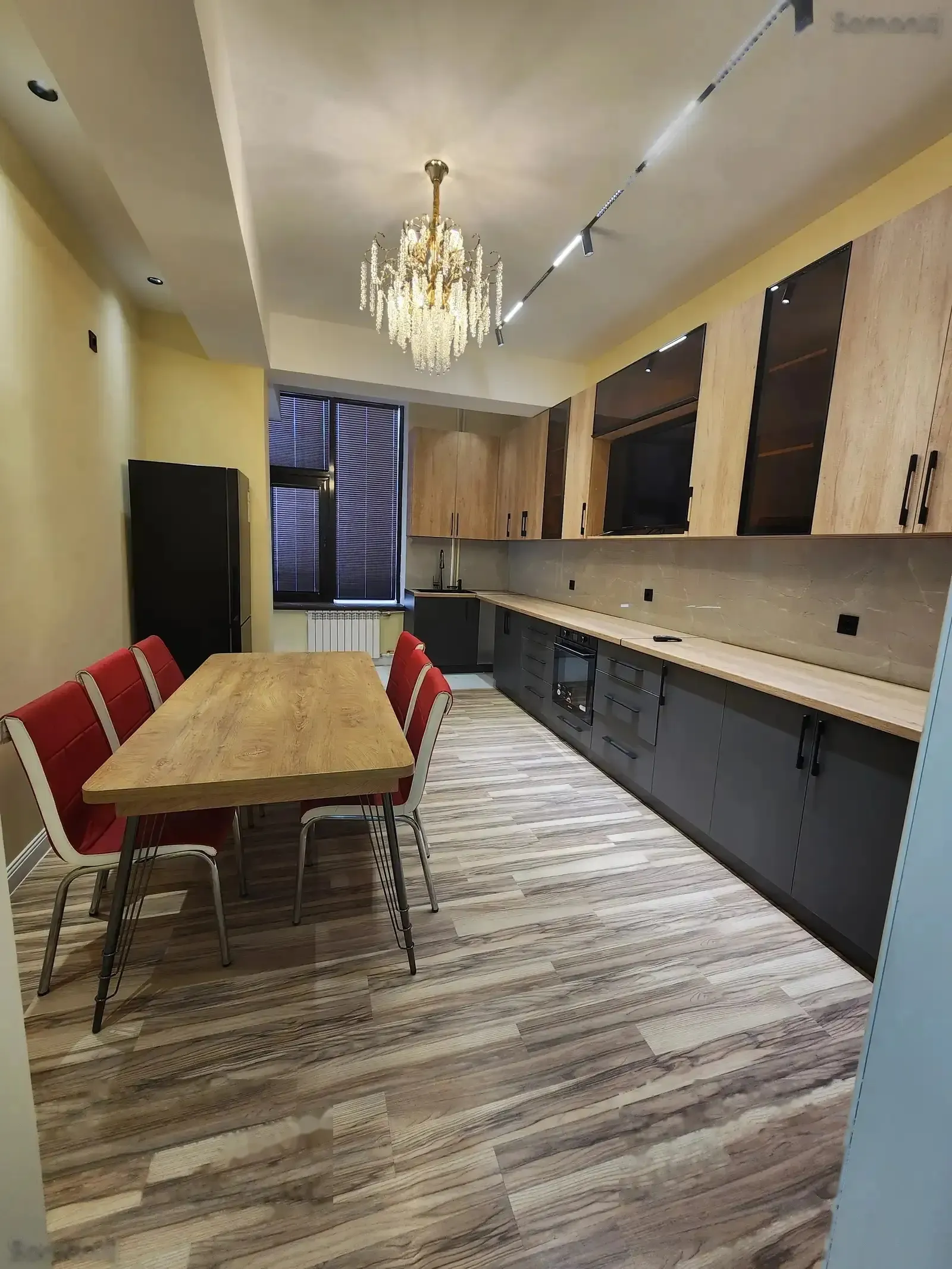 3-комн. квартира, 9 этаж, 130м², И.Сомони