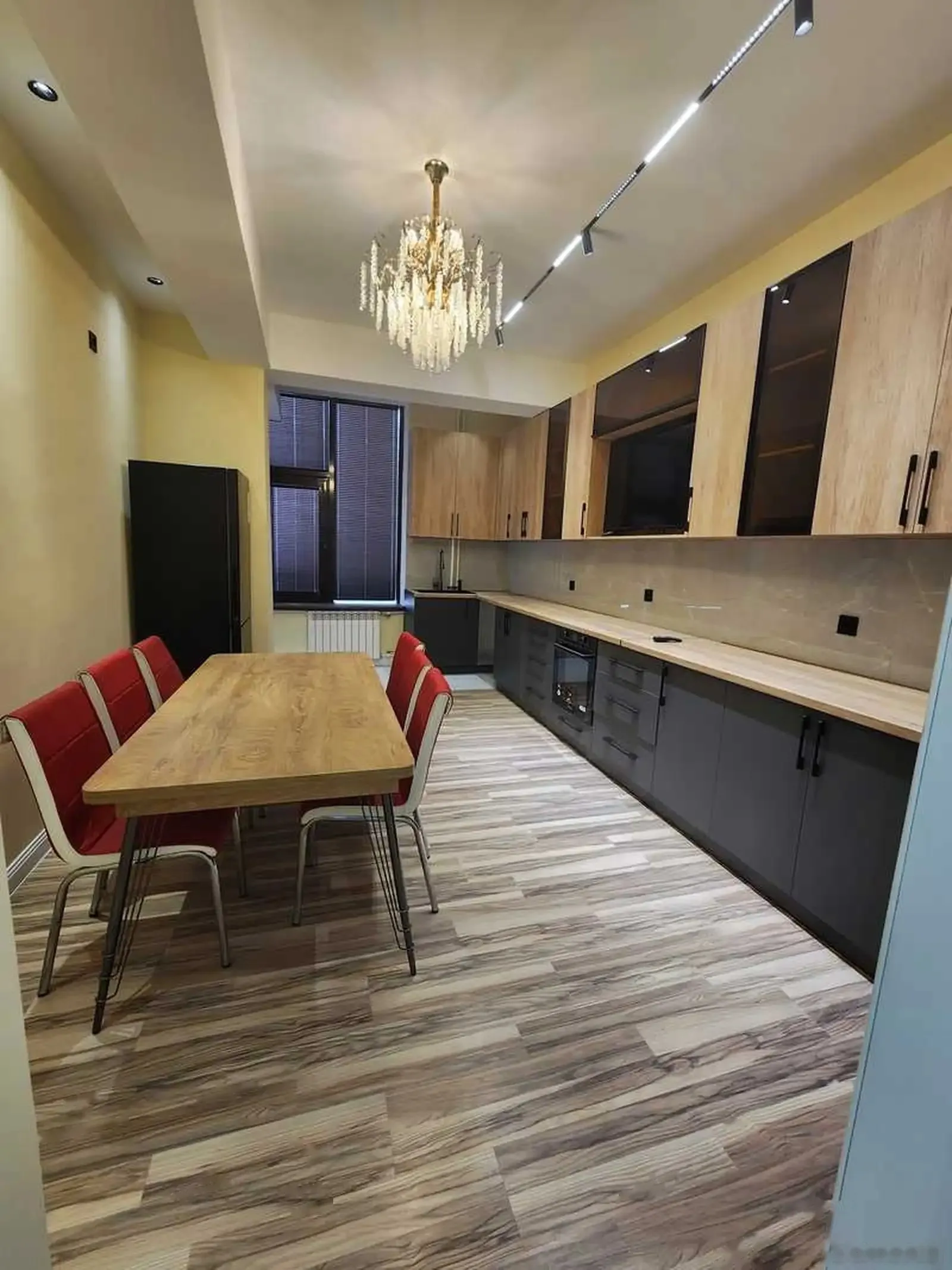 3-комн. квартира, 9 этаж, 140м², Сафо белый городок