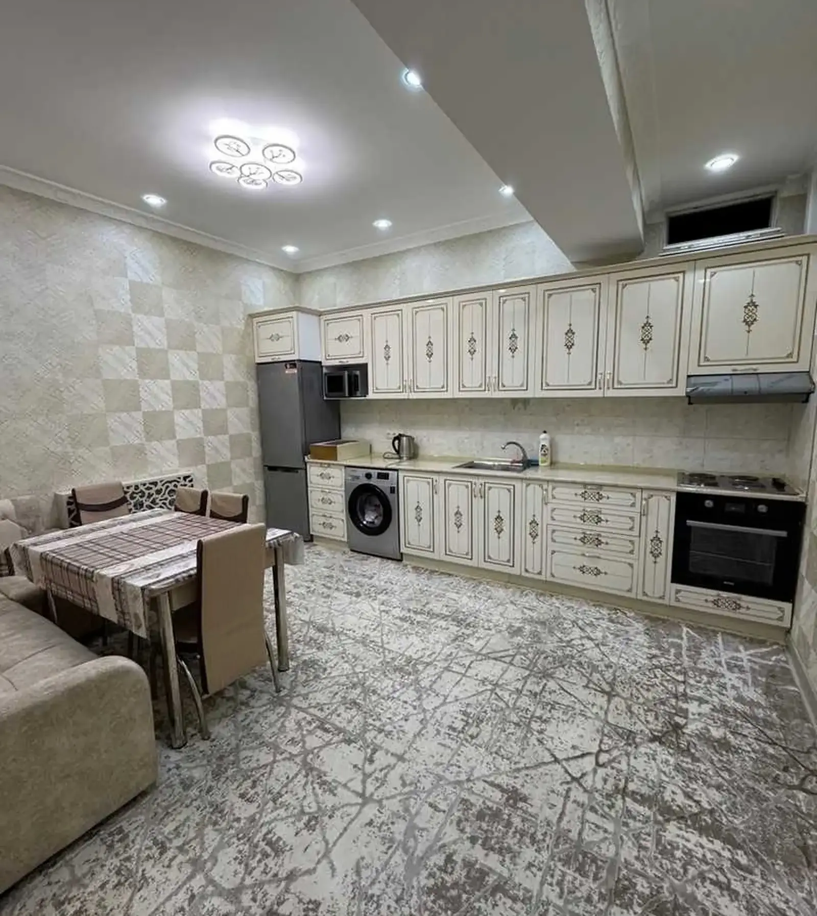 3-комн. квартира, 8 этаж, 140м², дом печать
