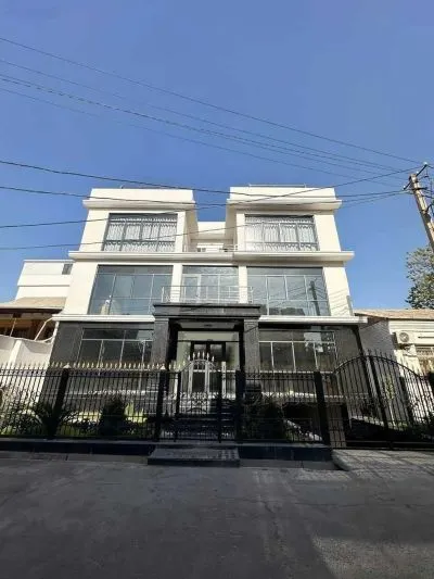 3-этажный, 16 комнатный дом, 1400 м², И.Сомони
