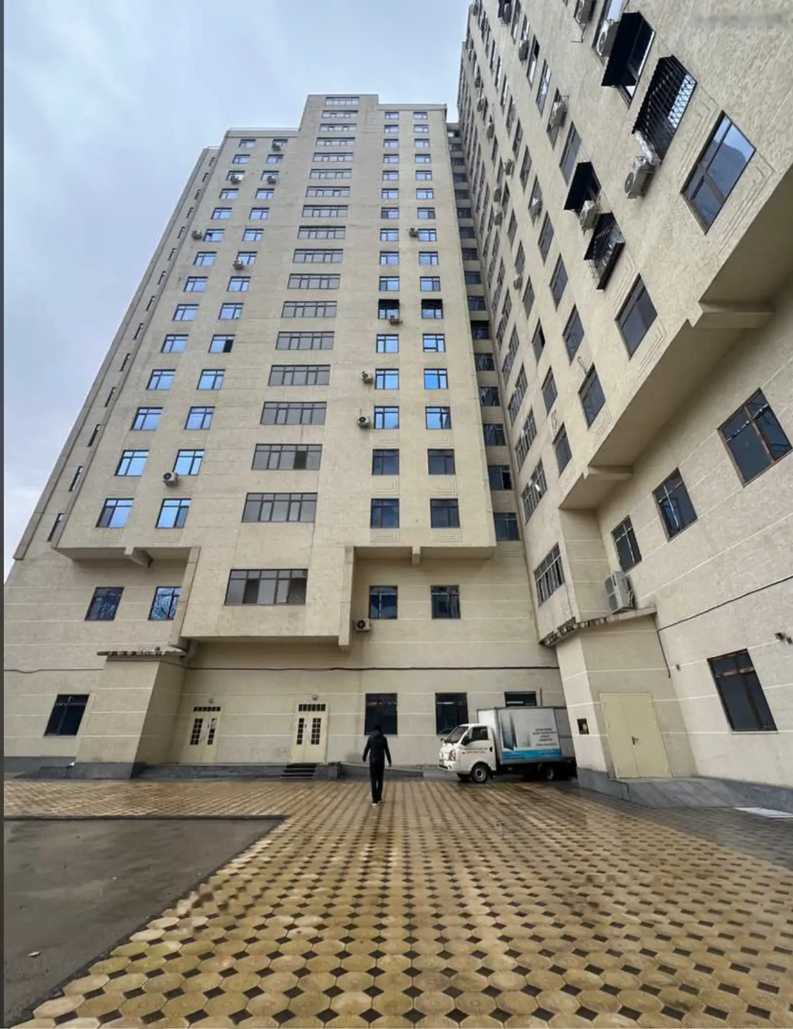 3-комн. квартира, 10 этаж, 100м², Голубой экран