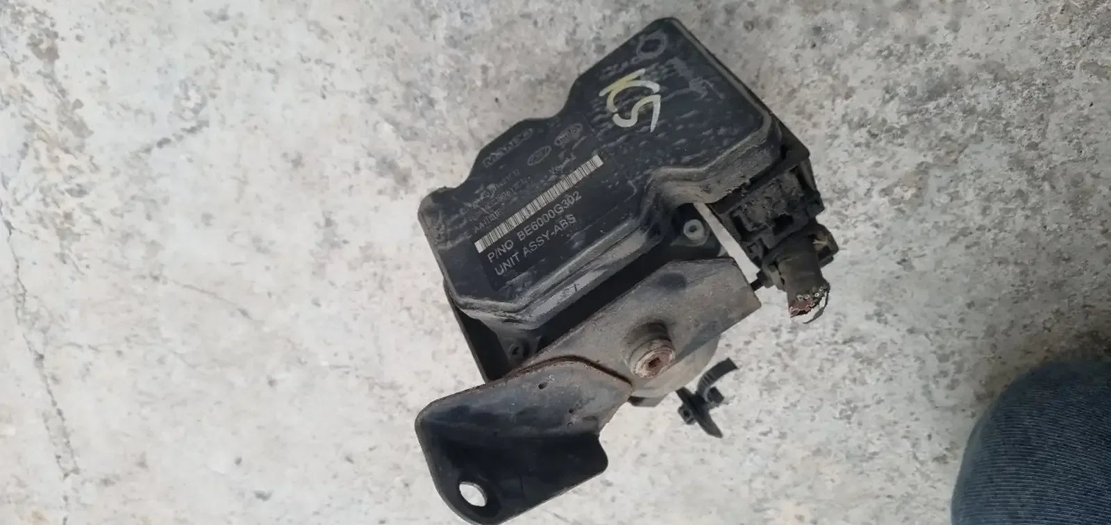 Блок ABS на Kia K5 2012 589202T