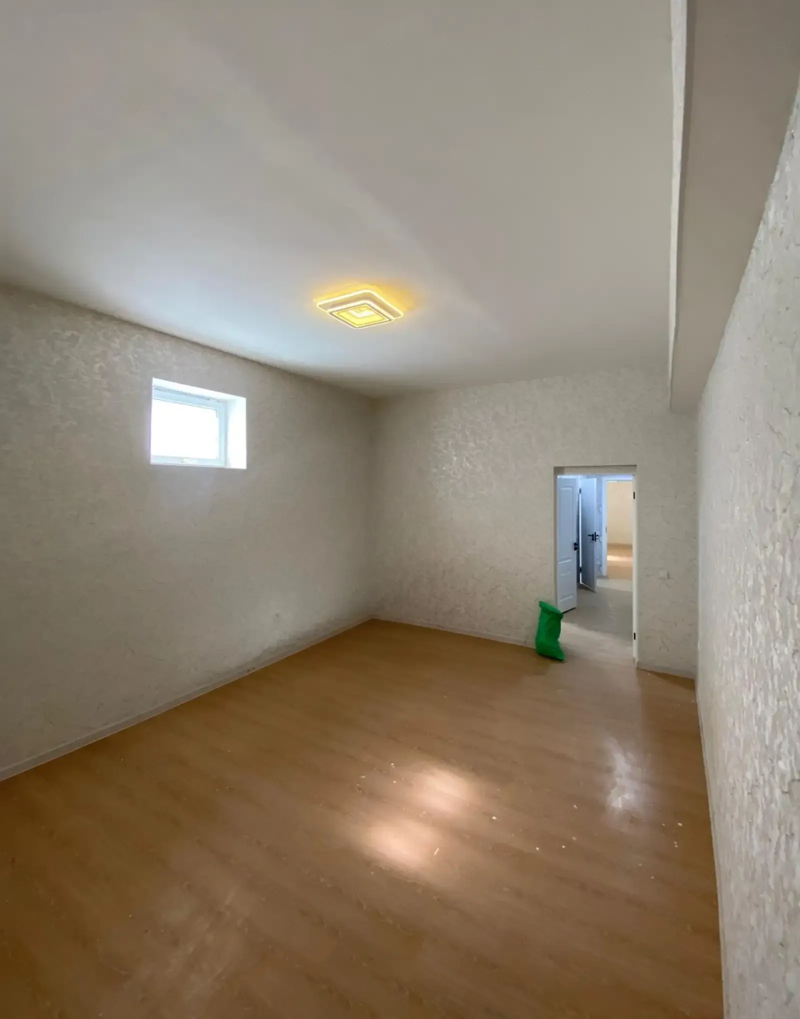 2-комн. квартира, Цокольный этаж, 68 м², Гипразем борбад 93