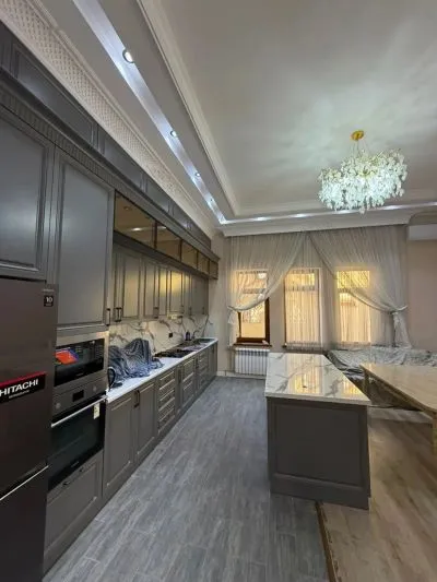 4-этажный, 16 комнатный дом, 710 м², Колхози Россия