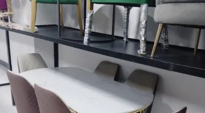 Стол и стулья